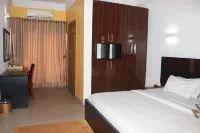 Park Hotels Hotels near Church Of God Mission Int. Inc. WOJI