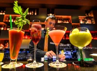 DoubleTree by Hilton Lodz - ที่มีบาร์