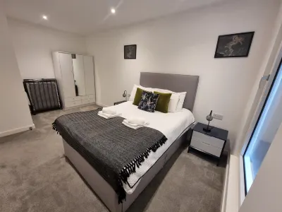 Trafford Suite Modern 1 Bed with Cinema Room