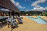 Cherry Sculpture Hotel - Pools