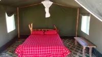 Masai Mara Manyatta Camp Hotels in Сиана