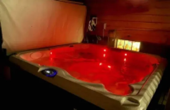 Wild West Rockies! PET FRIENDLY!2 Fenced-in yards!JACUZZI HOT TUB!