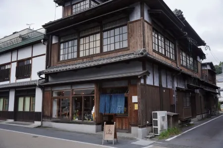 Taketa Station Hostel Cue Отели рядом со станцией JR Miemachi station