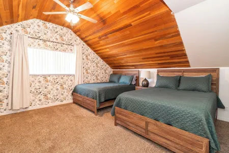 “Spacious 5-Bedroom Retreat – Perfect for Families & Groups”