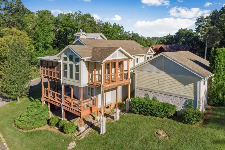 The Oakmont at Blue Water Bay at Center Hill Lake