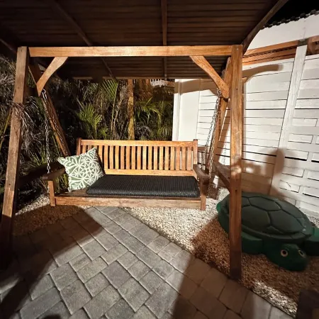 Siesta Key Cottage – Best Value! Just Cross the Street to the Gulf!
