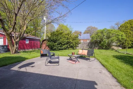 Cute 3Bdrm House | Laundry, Game Room, Backyard