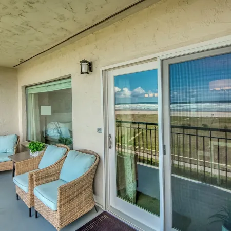 Oceanfront 3rd floor Balcony 2 blocks to Turnaround-Work Remotely