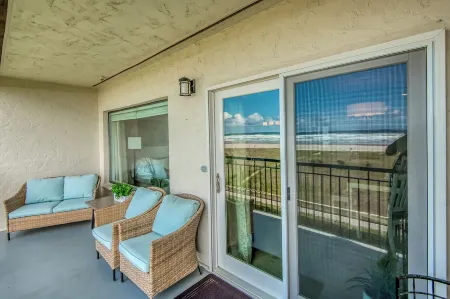 Oceanfront 3rd floor Balcony 2 blocks to Turnaround-Work Remotely
