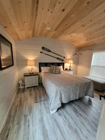 Crossroads to Pickwick Cabin SMOOTH SAILING