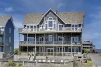 8BR Oceanfront in OBX w/ Heated Pool & Hot Tub!