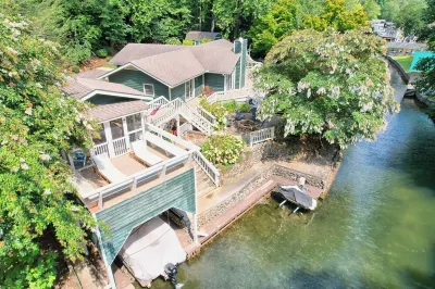 Amazingly Spacious & Cozy Lake House on Lake Burton w/ Boat Access!!!