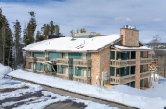 Spacious Mountain Retreat with Hot Tub and Patios - Elegant Sanctuary