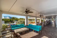 Updated ocean-view condo with 2 balconies, pool, hot tub, W/D, & AC Hotels in Tavernier