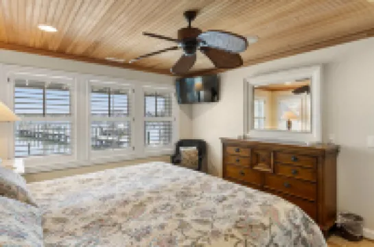 Harbor Front Living and Shared Dock - Beautiful Coastal Retreat