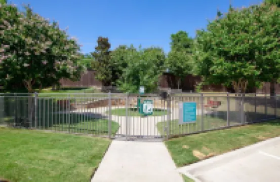 Infinity-Edge Pool, Lavish Gardens and Cyber Cafe - Beautiful Oasis