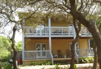 Spacious Living and Lake Access - Charming Coastal Sanctuary Hotels in Fawn Creek