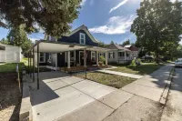 Private Backyard and Modern Amenities - Vibrant Cozy Retreat