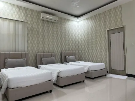 ZHOUSE HOTEL Отели в г. Darul Imarah