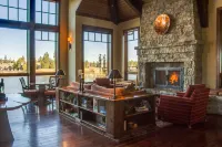 Private Hot Tub and Spacious Media Room - Elegant Getaway