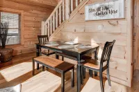 Cozy Log Home with Hot Tub and Scenic Views - Charming Mountain Retreat