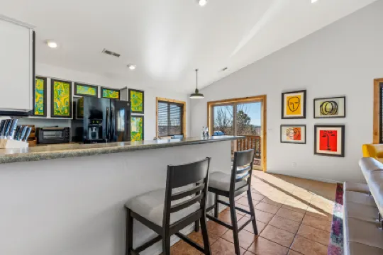 Private Backyard and Balcony Oasis - Charming Cozy Retreat