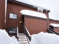 Stunning Mountain Views and Cozy Living Space - Charming Retreat Hotel a Granby