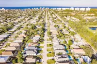 Naples Calming Waves Luxury Home 4/3 Hotels in North Naples
