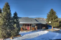 Family Friendly Cabin - Near Downtown Creede - Shu