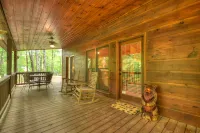 Charming Cabin with Hot Tub and Mountain View - Quaint Getaway Retreat Hotels in Fannin County