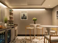 EXchange Hotel Vancouver Hotels near Gastown Clock