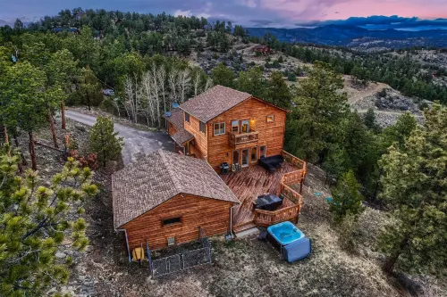 Expansive Deck and Hot Tub - Amazing Mountain Retreat