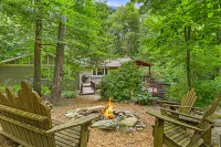 Gourmet Kitchen and Cozy Outdoor Fire Pit - Elegant Sanctuary 로열 파인스 호텔