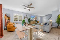 Steps to Beach and Vibrant Local Scene - Charming Coastal Retreat فنادق في جزيرة ميريت