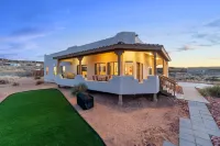 The Overlook - Amazing Views, Hot Tub & Game Room! Hotels near Glen Canyon Dam