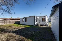 Centrally Located and Cozy Living Spaces - Inviting Retreat