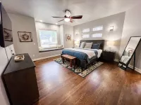 Private Fenced Backyard and Game Room - Gorgeous Mountain Retreat Hotels in Columbia Falls