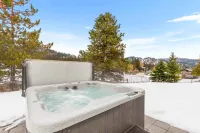 Cairn Cottage Hotels in Chelan County
