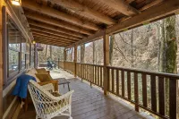 Charming Log Cabin with Hot Tub and Scenic Creek - Idyllic Retreat Các khách sạn ở Mars Hill