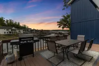 Wave-Free Swimming and Prime Location Fun - Tranquil Cove Oasis Hotel a Lake Ozark