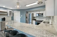 Wave-Free Swimming and Prime Location Fun - Tranquil Cove Oasis Hotel a Lake Ozark