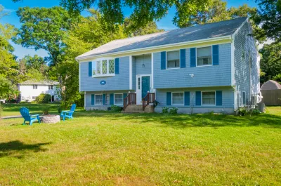 Charming Family Hideaway with Large Deck and Fire Pit - Cozy Beach Escape Hotels near Sandwich Glass Museum