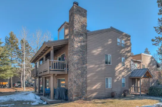 Charming Studio with Fireplace and Kitchenette - Cozy Retreat
