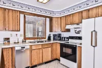 Scenic Views and Adventure Trails - Charming Lakeside Retreat