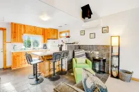 Two-story getaway with a washer/dryer, central AC, & WiFi - dogs welcome