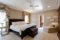 Gorgeous Estate with Game Room and Luxury Services - Exquisite Retreat
