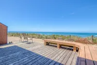 Private Deck and Ocean Views - Luxurious Coastal Retreat Hotels in Neskowin