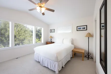 Scenic Patio and Garage Near Outdoor Adventures - Inviting Retreat