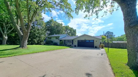 Heated Pool and Spacious Backyard - Tranquil Retreat