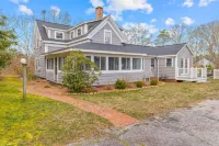 Cozy Large Home with Patio near Wequassett Resort Hotel di Chatham